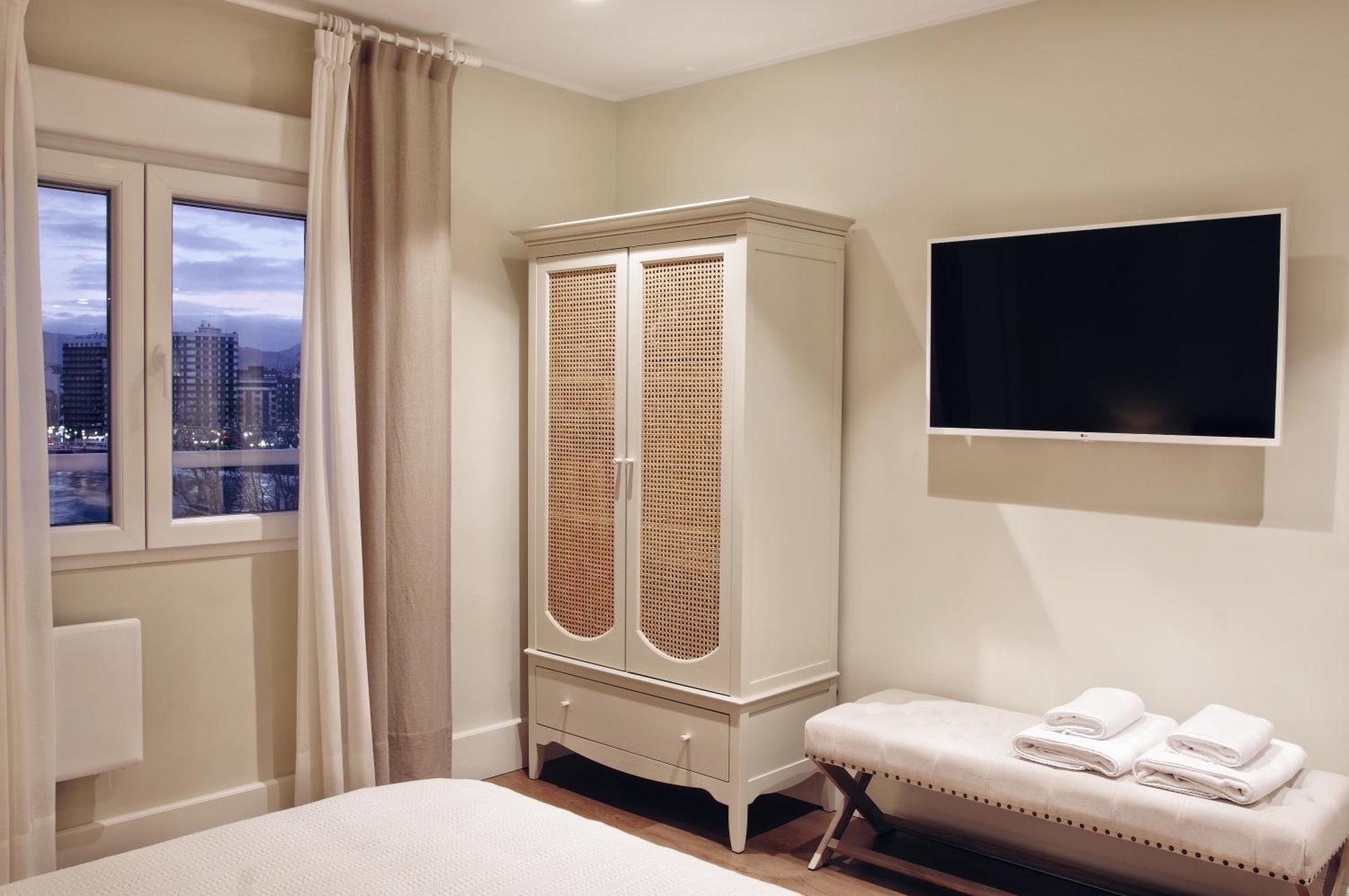 Apartamentos Bahia San Lorenzo Хихон Екстериор снимка